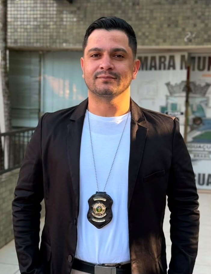 Rafael Alves — Imperador do Liso - Do Sonho à referência internacional no alisamento Rafael Alves — Imperador do Liso - Do Sonho à referência internacional no alisamento